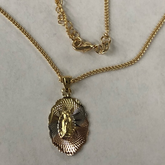 Virgin de Guadalupe Gold Plated Beautiful Necklace - Picture 4 of 5